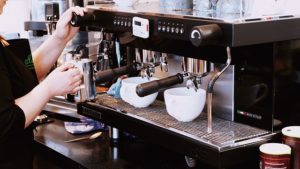 DeLonghi Magnifica im Café